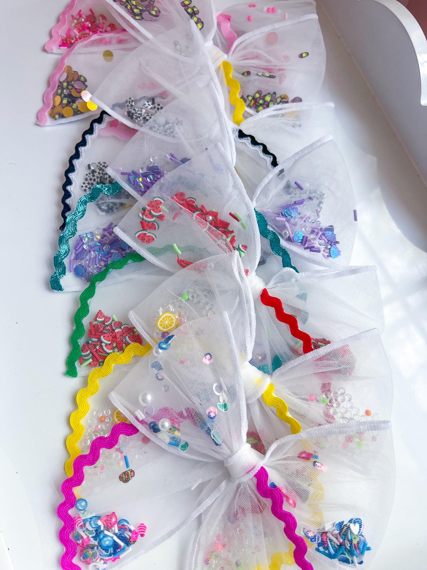 Red & Baseballs Shaker Bow