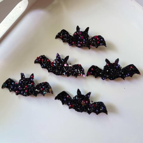 Black Beauty Mini Bat Clips