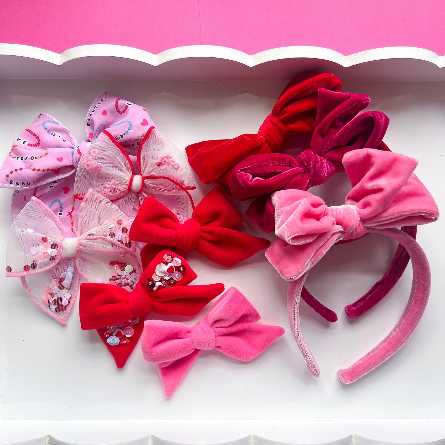 Confetti Hearts Shaker Bow